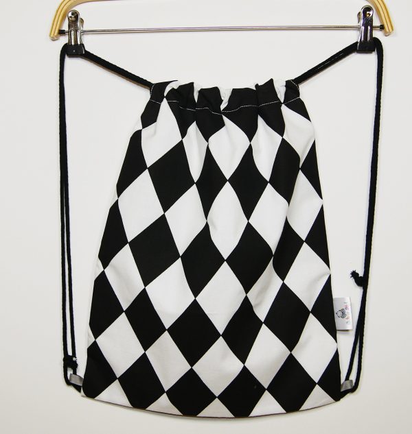 worek-plecak w czarno-białe romby